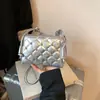 Bolsas de Mujer Transfronterizas Bolsas Transfronterizas 2025 Nueva Moda Bolso de Carcasa Dura Hebilla de Clip Bolso Caja Bolso de Hombro Cruzado Bolso Acolchado