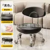 Banqueta Giratória Estilo Italiano com Rodas, Banqueta Móvel para Uso Doméstico, Banqueta Baixa com Rodas e Encosto para Sala de Estar