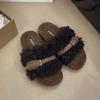 Chinelos Birkenstock Cacheados da Moda para Mulheres 25 Outono e Inverno Novo Estilo Selvagem de Nicho Decoração de Tira Aumento Sola Grossa Sapatos Peludos