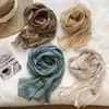 Lenço longo de seda liso e plissado para mulheres, suave e versátil, com toque texturizado, perfeito como xale de exterior ou um acessório de pescoço macio e translúcido.
