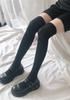 Fabricantes venta al por mayor calcetines de terciopelo ins delgados calcetines de tubo japoneses blancos y negros uniforme viento Academia calcetines Jk