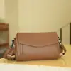 Bestseller transfronteiriço bolsa transversal feminina de couro macio, bolsa de ombro simples e versátil, novo modelo 2026, bolsa quadrada pequena de luxo leve de alta qualidade