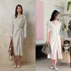 Yuran 26 Estilo Nuevo de Principios de Primavera Satén Perlado Ligero Anti-Arrugas Desestructurado Plisado Vestido Camisa Anti-Arrugas
