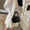 Bolsa Feminina de Design de Nicho High-end Sense Feminino 2024 Nova Moda Prata Pequena Bolsa Quadrada All-match Crossbody Bag
