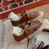 Em estoque~ Tênis casuais de couro legítimo para mulheres, novos sapatos esportivos versáteis com cadarço e estampa de leopardo 2026, sapatos femininos desgastados com estampa de estrelas