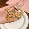 Pendientes Redondos de Ratán Geométricos Exagerados Vintage de Aguja Plateada Pendientes Largos de Madera con Costura de Vacaciones Pendientes de Paja de Bambú y Ratán Pendientes