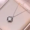 Colar Feminino Moda Nicho Novo Design Pingente Celebridade da Internet Flor de Zircônia Bauhinia Rotativa Temperamento Colar de Aço Titânio