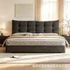 Cama de tecido estilo wabi-sabi com encosto xadrez grosso e fofo, estrutura silenciosa de madeira maciça, cama baú de piso para uso doméstico
