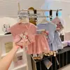 2026 Novo Estilo de Verão Fofo Estampado Shorts de Manga Curta para Meninas de Crianças Médias e Maiores, Conjunto de Roupa Infantil Duas Peças Estilo Coreano