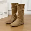Hebilla Moda Casual Europea Americana Punta Redonda Botas Altas de Otoño Gamuza Plisado Mujer Retro Aumento de Altura Interior Estilo Coreano Nuevo 2026