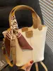 Bolsas Femininas de Nicho com Alto Aparato Moda Tendência Primavera 2026 Cesta Balde Bolsa de Ombro Transversal Texturizada
