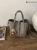 Bolso de mano de cubo estilo nuevo para invierno 2025, bolso cesta elegante de gran capacidad, bolso de hombro cruzado retro personalizado