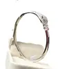 Pulseira de Ouro K Banhada com Diamantes Incrustados de Alta Costura de Luxo Leve, Estilo Aberto Individual Moderno, Pulseira Clássica de Alto Luxo, Zircônia, Retenção de Cor Forte
