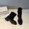 Botas Femininas Retro de Camurça Meio da Panturrilha Franzidas Botas Femininas 2026 Outono Com Pelúcia Fivela de Cinto Botas de Motociclista Salto Grosso Botas Martin Aumentadoras de Altura