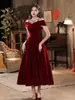 Vestido de Noiva de Um Ombro Torrada Novo Suspensório Vermelho Noivado Vestido para Casa Vestido Uso Diário Vestido Longo