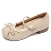 Zapatos de tacón grueso retro estilo francés de punta baja para mujer, nuevo modelo verano 2026, adecuados para combinar con faldas, zapatos Mary Jane de alta gama con suela blanda para aumentar la altura