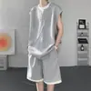 Conjunto esportivo falso de duas peças para homens, conjunto de duas peças com camiseta sem mangas e shorts, roupas masculinas estilo japonês de corte solto, colete de malha waffle