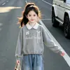 Conjunto de Primavera y Otoño para Niñas 2026 Nuevo Estilo Coreano Estilo Academia Sudadera con Cuello Polo Lazo Pantalones de Pierna Ancha de Mezclilla Dos Piezas