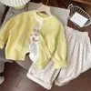 Conjunto de Ropa de Primavera para Niñas 2026 Nuevo Estilo Coreano de Primavera Suéter de Punto Elegante para Bebé Conjunto de Tres Piezas a la Moda para Niños