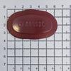 Etiqueta clásica ovalada de cuero sintético para accesorios de prendas de vestir con herrajes de diamante. Etiqueta de cuero con marca registrada. Etiqueta de cuero decorativa de color brillante.