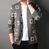 Nuevo cárdigan suéter para hombre de otoño e invierno jacquard estilo británico manga larga a cuadros juvenil moderno abrigo para hombre al por mayor