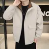 Esta chaqueta de trabajo de estilo retro con cuello mao es adecuada para todos los tipos de cuerpo. Es una nueva colección de primavera/otoño, con un diseño holgado, casual y moderno que es fácil de combinar con diferentes atuendos y crea un efecto adelgazante.