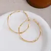 Brincos Minimalistas em Argola Grande em Forma de C Torcida com Clip para Espiral de Mosquito Móvel Sem Furos Brincos de Tarraxa Integrados Europeus e Americanos Banhados a Ouro