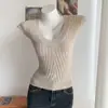 Camiseta de Punto Versátil de Manga Corta, Elegante, Ajustada, con Aberturas y Cuello en V, para Mujer Madura, Moderna y con Estilo, en Negro, Talla Única