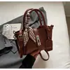 Exquisito bolso de mano retro para mujer, transfronterizo 2026 otoño e invierno nuevo estilo coreano moda bandolera casual para el día a día