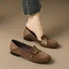 Mocassins de camurça de nicho da moda para mulheres, novo estilo outono 2026, bico redondo baixo, salto baixo, sapatos com sola macia antiderrapante