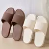 Pantuflas populares para el hogar para hombres y mujeres, adecuadas para hoteles y uso doméstico, con una sensación cómoda y diseño ligero, ideales para bañarse