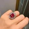 2023 deseo transfronterizo nuevo y moderno estilo europeo y americano anillo cuadrado de corindón rojo esmeralda para mujer