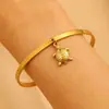 Pulseiras Largas Europeias e Americanas de Aço Inoxidável de Alta Resistência com Espiral Ondulado, Estrela do Mar, Esmalte Azul e Designs de Concha em Vários Estilos para uma Vibe Praiana
