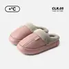 2026 Outono Inverno Chinelos de Algodão Femininos Inverno Externo Idosos Antiderrapante Antiderrapante Sentimento de Pisa na Merda Sapatos de Algodão Quentes para Casal Sapatos Peludos