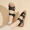 Sandálias Femininas 2026 Verão Novo Modelo Sapatos de Mãe com Solado de Couro, Antiderrapantes, Confortáveis, Fechamento com Velcro, Sandálias Baixas para Meia-Idade e Idosos