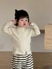 Conjunto de Colete Listrado de Pinguim para Meninos Roupas de Primavera para Bebês Estilo Coreano Roupas Infantis Atacado Processamento e Personalização