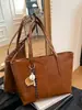 Bolso de mano grande de cuero encerado para mujer, nuevo bolso de hombro de moda 2025, bolso de mensajero elegante y versátil