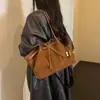 Bolsa tote elegante e versátil em camurça, perfeita para o trabalho e uso casual, com grande capacidade e um novo design para 2026, projetada para mulheres
