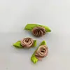 Rosa de cinta de 1.5CM flor pequeña hoja de ocho caracteres hecha a mano dos puntos rosa té Guirnalda DIY Tocado empaque de regalo flor pequeña