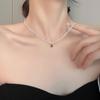 Collar de perlas de camelia retro francesas para mujer, diseño de nicho, cadena de clavícula de alta gama, elegante y combinable.