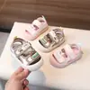 Zapatos para caminar para bebés y niños pequeños, nuevo estilo de verano, sandalias cerradas para niñas, suela suave, antideslizantes, lindas sandalias de playa anti-patada para niños