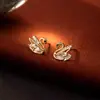 Tiqi Luxo Acessível High-End Brincos Pequenos de Cisne em Prata Esterlina S925 para Mulheres Brincos Pequenos Exquisitos Estilo Retro Francês Brincos