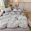 Set súper suave de cuatro piezas de algodón gofrado con estampado floral fresco, adecuado para dormitorio y uso doméstico, incluye sábana bajera y funda de edredón, set floral de tres piezas para exportación