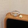 Anillo Cuadrado Pequeño de Plata de Ley s925 para Mujer Lujo Ligero Súper Flash Incrustado Diamante Amarillo Torcido Anillo de Diamantes Sentido Avanzado Recomendación Libro Rojo Pequeño