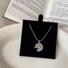 Colar de Zircônia Estilo G-Dragon com Margaridas para Mulheres, Fashion e Tendência, Gargantilha Clavicular Única e Versátil