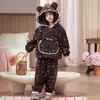 Conjunto de pijama outono e inverno para meninas, novo estilo 2026, fleece de coral, roupa de dormir quente com capuz para crianças e bebês