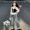 Conjunto de Camisa Falsa de Dos Piezas para Niñas Otoño Niños Medianos a Grandes Volante Bordado de Dibujos Animados Pantalones de Pierna Ancha de Mezclilla Conjunto de Dos Piezas para Niñas