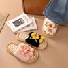 Pantuflas casuales, pantuflas de algodón para mujer 2026, diseño floral de suela suave, zapatos cálidos nuevos, color liso, para uso en casa, felpa de suela plana, antideslizantes
