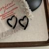 Pendientes rojos vintage flocados de amor de otoño e invierno, pendientes de diseño con forma de corazón peludo en la parte delantera y trasera, pendientes de temperamento
