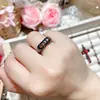 Anel Pequeno Camélia Estilo Hip-Hop Feminino Dark Pedra Vermelha Imitação Banhado a Ouro Preto Conjunto de Pulseira Masculina Cruz Estrela